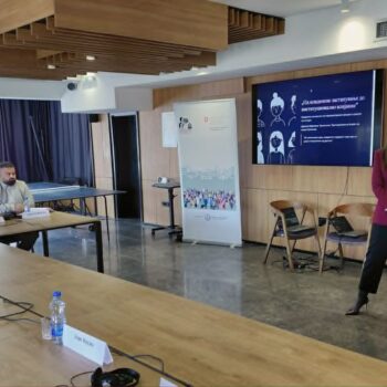 e7515f50-b529-43c9-bc3f-3e6ed4a47576