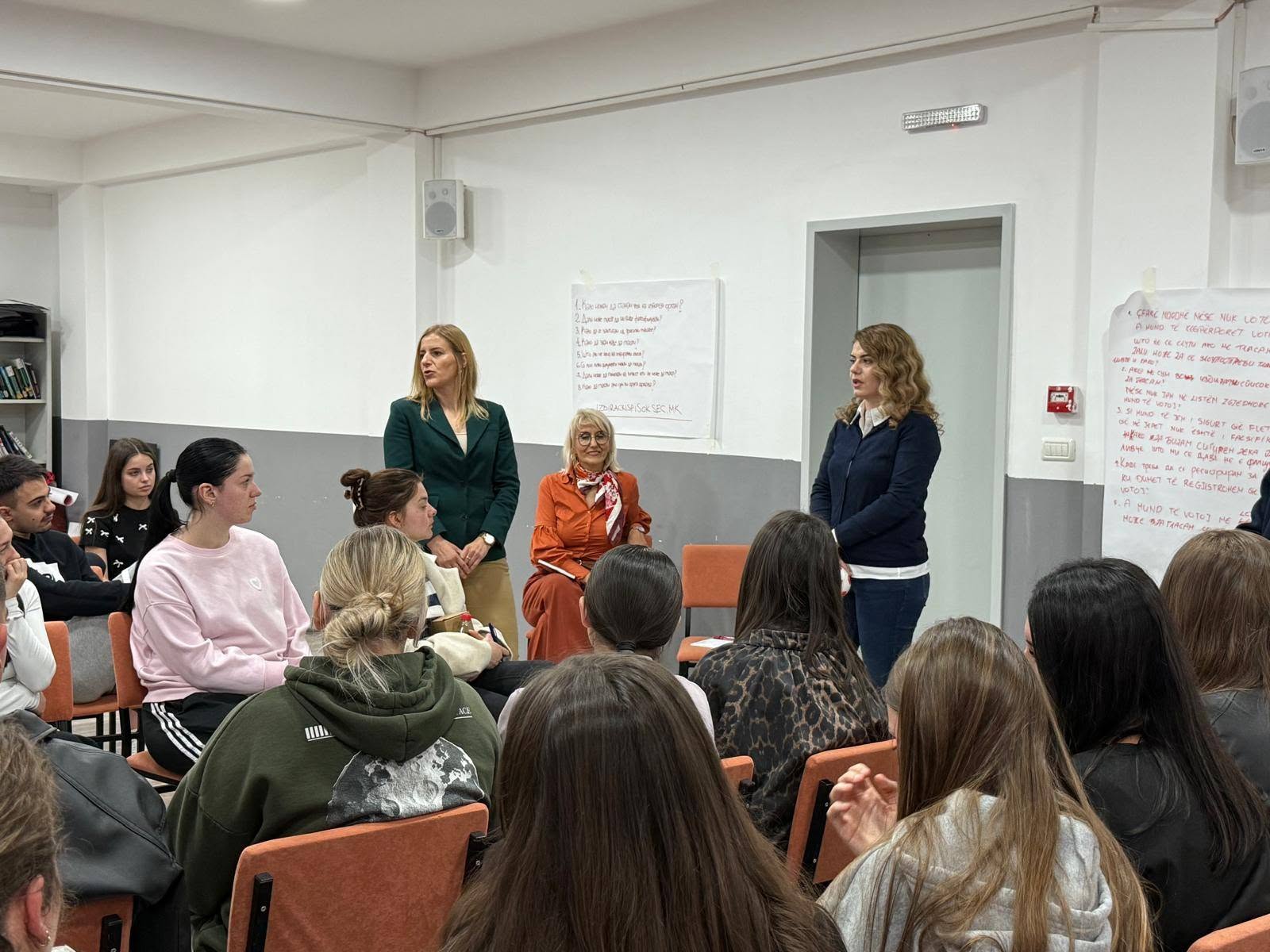 Punëtori edukative mbi procesin zgjedhor me nxënës të shkollave të mesme në Tetovë